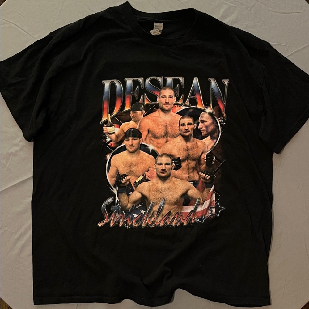 Gildan Black Graphic Tee with Fighter Design